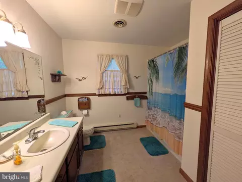 Bath - 9683 Tharp Rd, Seaford, DE 19973 photo 2 of 3