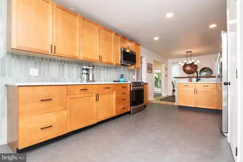 Kitchen - 10348 Memory Rd, Harrington, DE 19952 photo 2 of 5