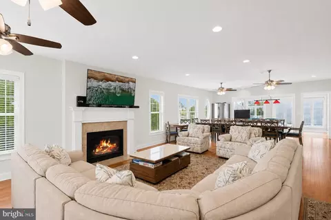 Living - 10 Chicago St, Rehoboth Beach, DE 19971 photo 2 of 4