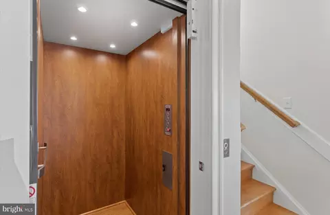Entry Way - 10 Chicago St, Rehoboth Beach, DE 19971 photo 2 of 4