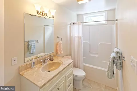 Bath - 603 Laurel Ct, Bethany Beach, DE 19930 photo 4 of 7
