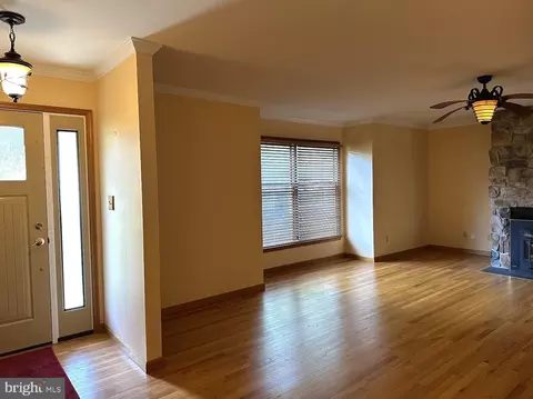Living - 30844 River Rd, Laurel, DE 19956 photo 1 of 5