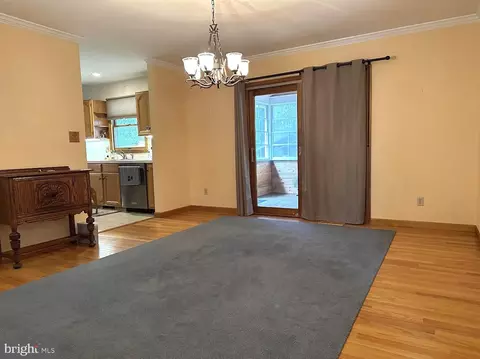 Living - 30844 River Rd, Laurel, DE 19956 photo 3 of 6