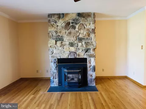 Living - 30844 River Rd, Laurel, DE 19956 photo 3 of 5