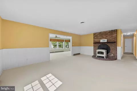 Living - 776 Hickman Dr, Ocean View, DE 19970 photo 2 of 8