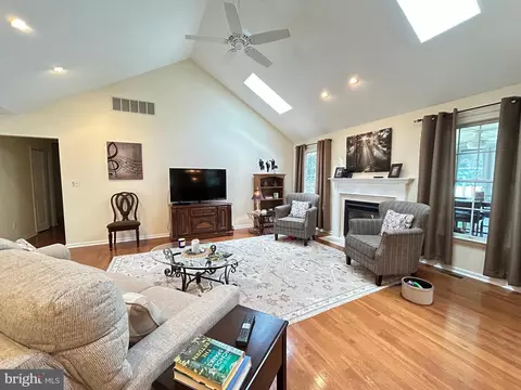 Living - 413 Hudson St, Milton, DE 19968 photo 4 of 4