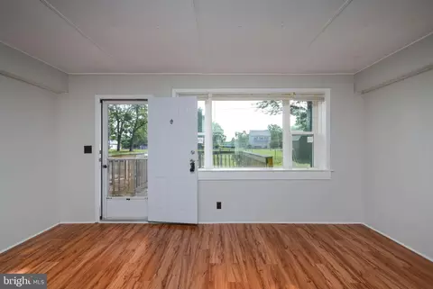 Living - 25316 E 2nd St, Seaford, DE 19973 photo 2 of 5