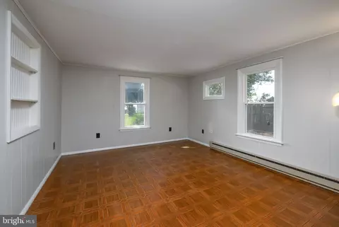 Living - 25316 E 2nd St, Seaford, DE 19973 photo 4 of 5