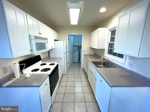Kitchen - 28 Circle Dr W, Milton, DE 19968 photo 3 of 5