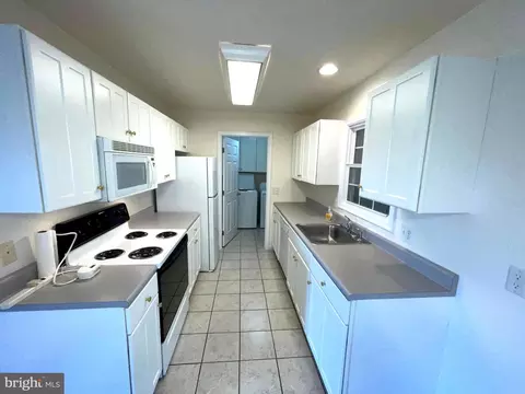 Kitchen - 28 Circle Dr W, Milton, DE 19968 photo 2 of 5