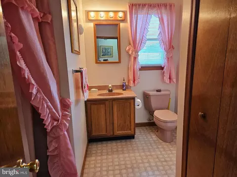 Bath - 204 E Gemini Ln, Milton, DE 19968 photo 2 of 2