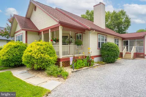 Exterior - 10 Johns Ct, Ocean View, DE 19970 photo 3 of 23