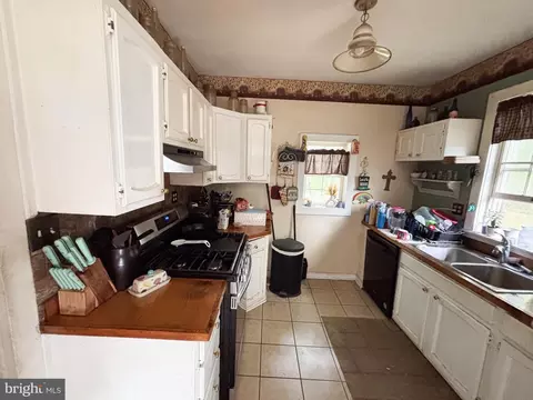 Kitchen - 405 403 Main St, Ellendale, DE 19941 photo 3 of 3