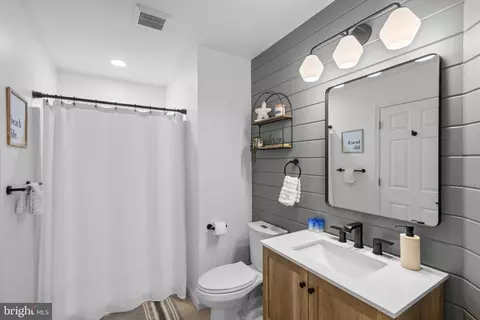 Bath - 603 3rd St, Bethany Beach, DE 19930 photo 1 of 4