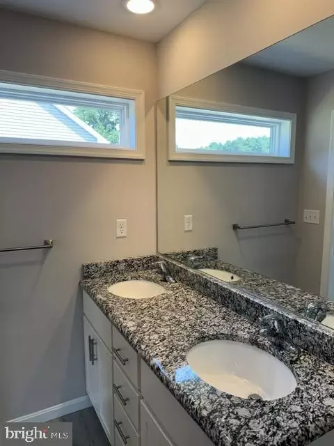 Bath - 303 E 6th St, Blades, DE 19973 photo 2 of 2