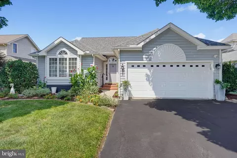 Exterior - 128 Lakeside Dr, Lewes, DE 19958 photo 2 of 11