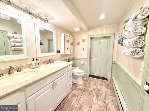 Bath - 327 Union St, Milton, DE 19968 photo 5 of 6