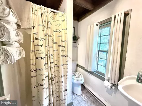 Bath - 327 Union St, Milton, DE 19968 photo 1 of 6