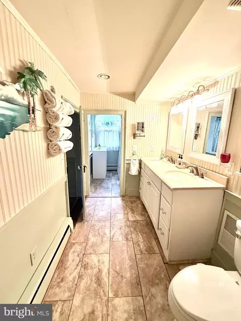 Bath - 327 Union St, Milton, DE 19968 photo 4 of 6