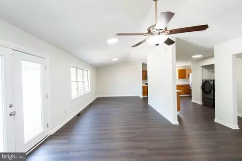 Living - 103 Governors Ave, Laurel, DE 19956 photo 5 of 6