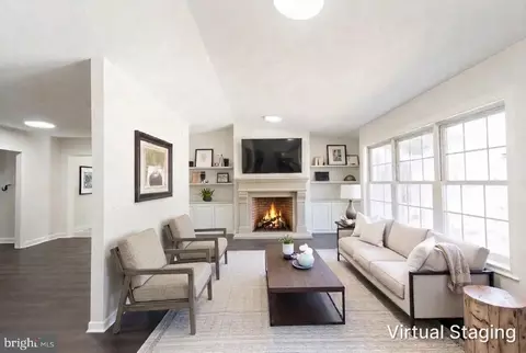 Living - 103 Governors Ave, Laurel, DE 19956 photo 2 of 8