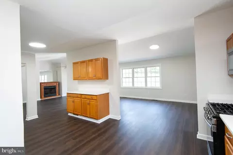 Entry Way - 103 Governors Ave, Laurel, DE 19956 photo 6 of 9