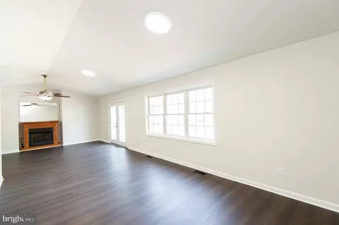 Living - 103 Governors Ave, Laurel, DE 19956 photo 2 of 6