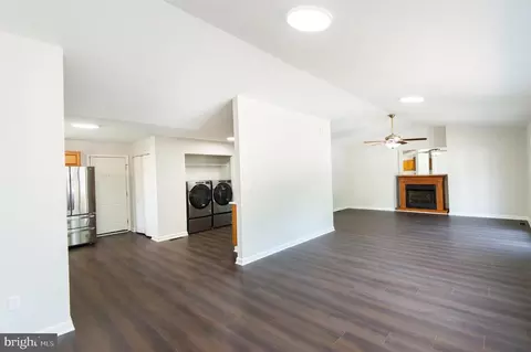 Living - 103 Governors Ave, Laurel, DE 19956 photo 3 of 6