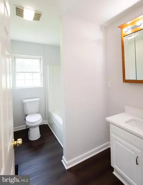 Bath - 103 Governors Ave, Laurel, DE 19956 photo 2 of 2