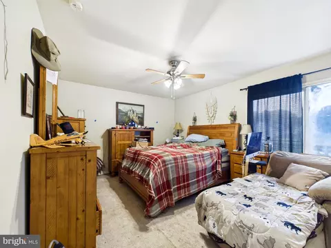 Bedroom - 34222 Bi State Blvd, Laurel, DE 19956 photo 1 of 4