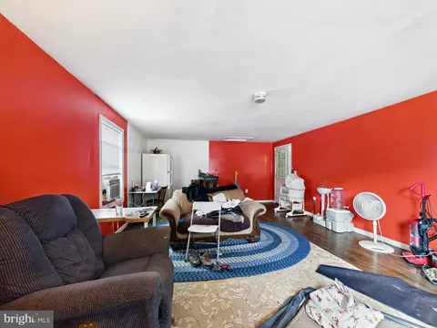 Living - 34222 Bi State Blvd, Laurel, DE 19956 photo 3 of 4