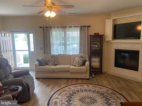 Living - 27 Bayberry St, Georgetown, DE 19947 photo 1 of 2