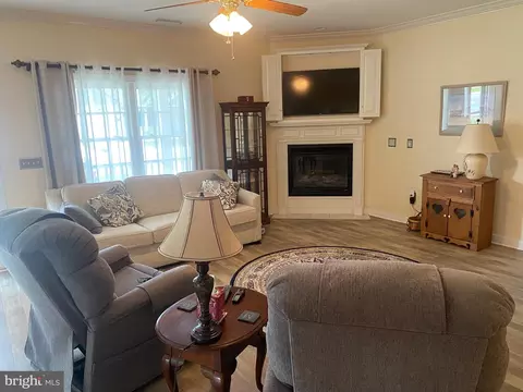 Living - 27 Bayberry St, Georgetown, DE 19947 photo 2 of 2