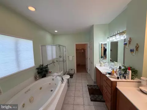 Bath - 37219 Lord Baltimore Ln, Ocean View, DE 19970 photo 2 of 3