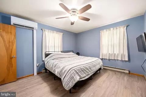 Bedroom - 12075 Whitesville Rd, Laurel, DE 19956 photo 4 of 9