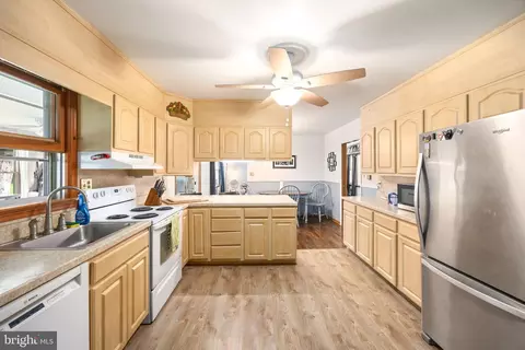 Kitchen - 12075 Whitesville Rd, Laurel, DE 19956 photo 2 of 3