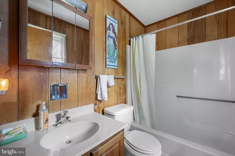 Bath - 649 Evans Ave, Bethany Beach, DE 19930 photo 1 of 2