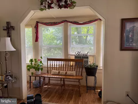 Entry Way - 108 Brooklyn Ave, Laurel, DE 19956 photo 1 of 10