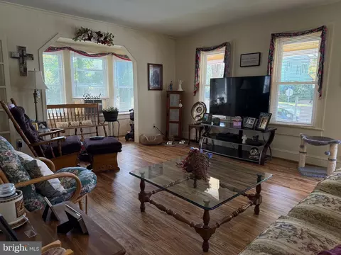Living - 108 Brooklyn Ave, Laurel, DE 19956 photo 3 of 3