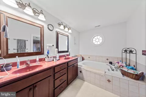 Bath - 14070 Pepperbox Rd, Delmar, DE 19940 photo 1 of 3
