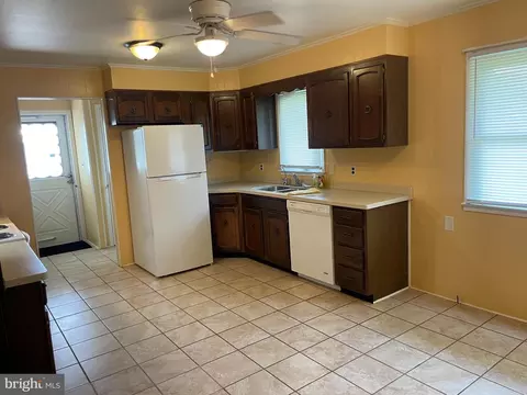 Kitchen - 24532 Betts Pond Rd, Millsboro, DE 19966 photo 1 of 2