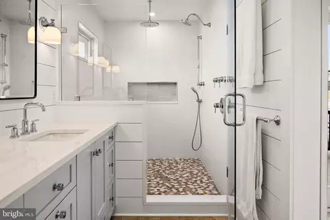 Bath - 107 Central Blvd, Bethany Beach, DE 19930 photo 1 of 10