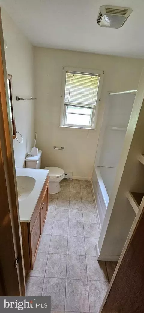 Entry Way - 34395 Bi State Blvd, Laurel, DE 19956 photo 2 of 3