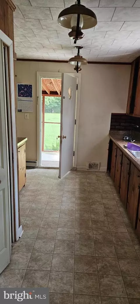 Entry Way - 34395 Bi State Blvd, Laurel, DE 19956 photo 1 of 3