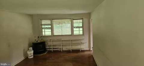 Living - 34395 Bi State Blvd, Laurel, DE 19956 photo 1 of 1