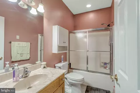 Bath - 7 Bayberry St, Georgetown, DE 19947 photo 2 of 2