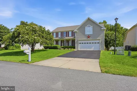 Exterior - 33067 E Light Dr, Lewes, DE 19958 photo 4 of 9