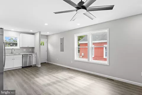 Living - 518 W 7th St, Laurel, DE 19956 photo 1 of 1