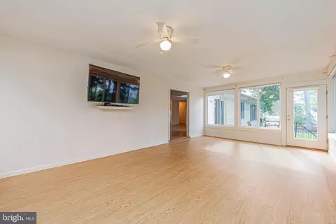 Living - 28 Manor Dr, Dagsboro, DE 19939 photo 5 of 6
