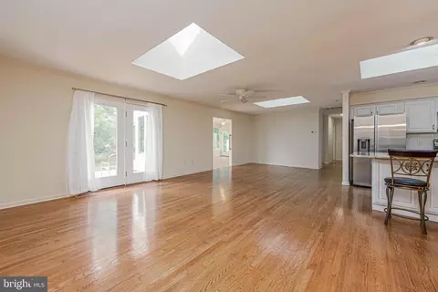 Living - 28 Manor Dr, Dagsboro, DE 19939 photo 2 of 6